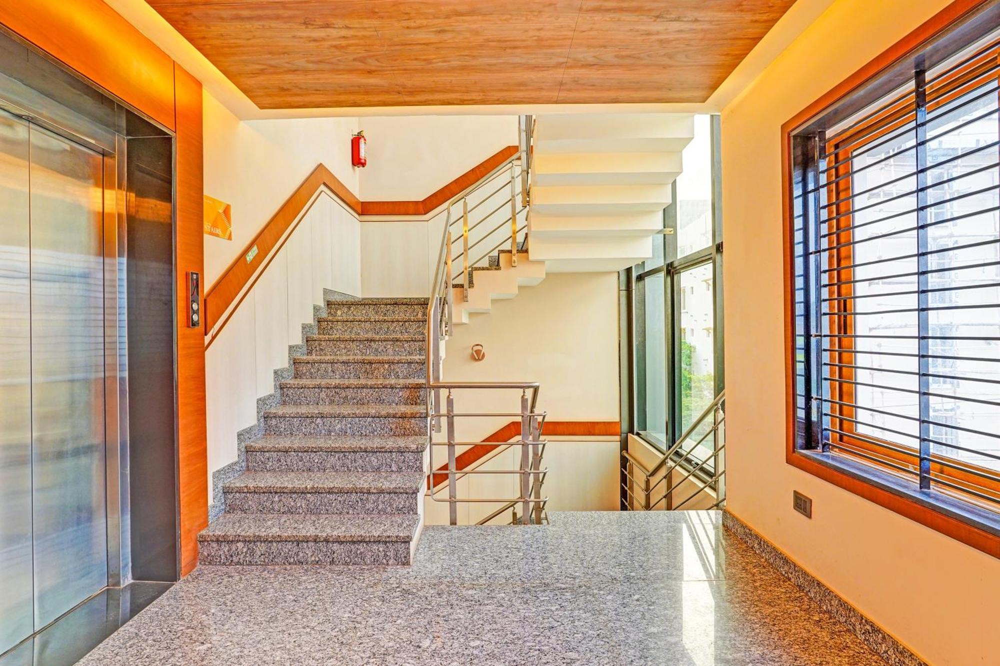 Super Townhouse Indiranagar Hotel Bangalore Buitenkant foto